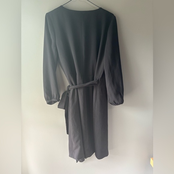 J. Crew size 6 Elegant Black crepe Wrap Dress, fitted cuffs , adjustable tie - Picture 11 of 11